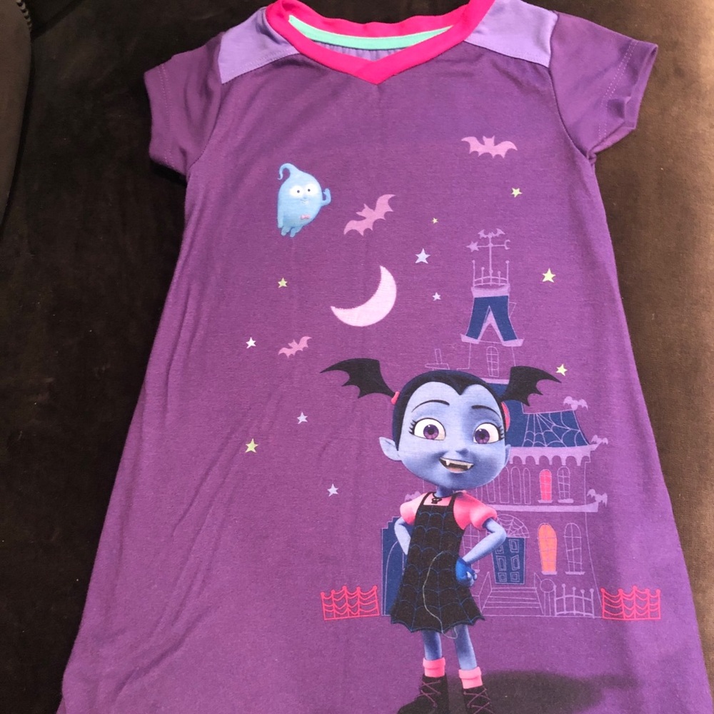 💯 authentic Disney Vimpirina themed Pj